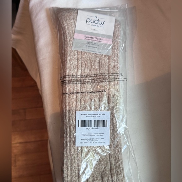 🧦 The One of A Kind Pudus Sweater Cozy Socks - Picture 8 of 13